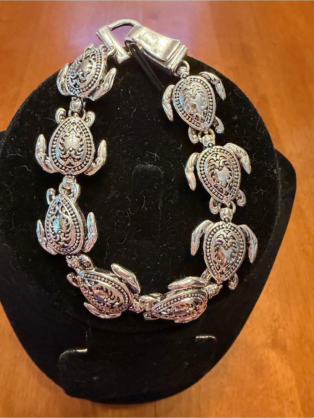 Silvertone Brighton Style Turtle Bracelet with Fold Over Clasp 7 inch